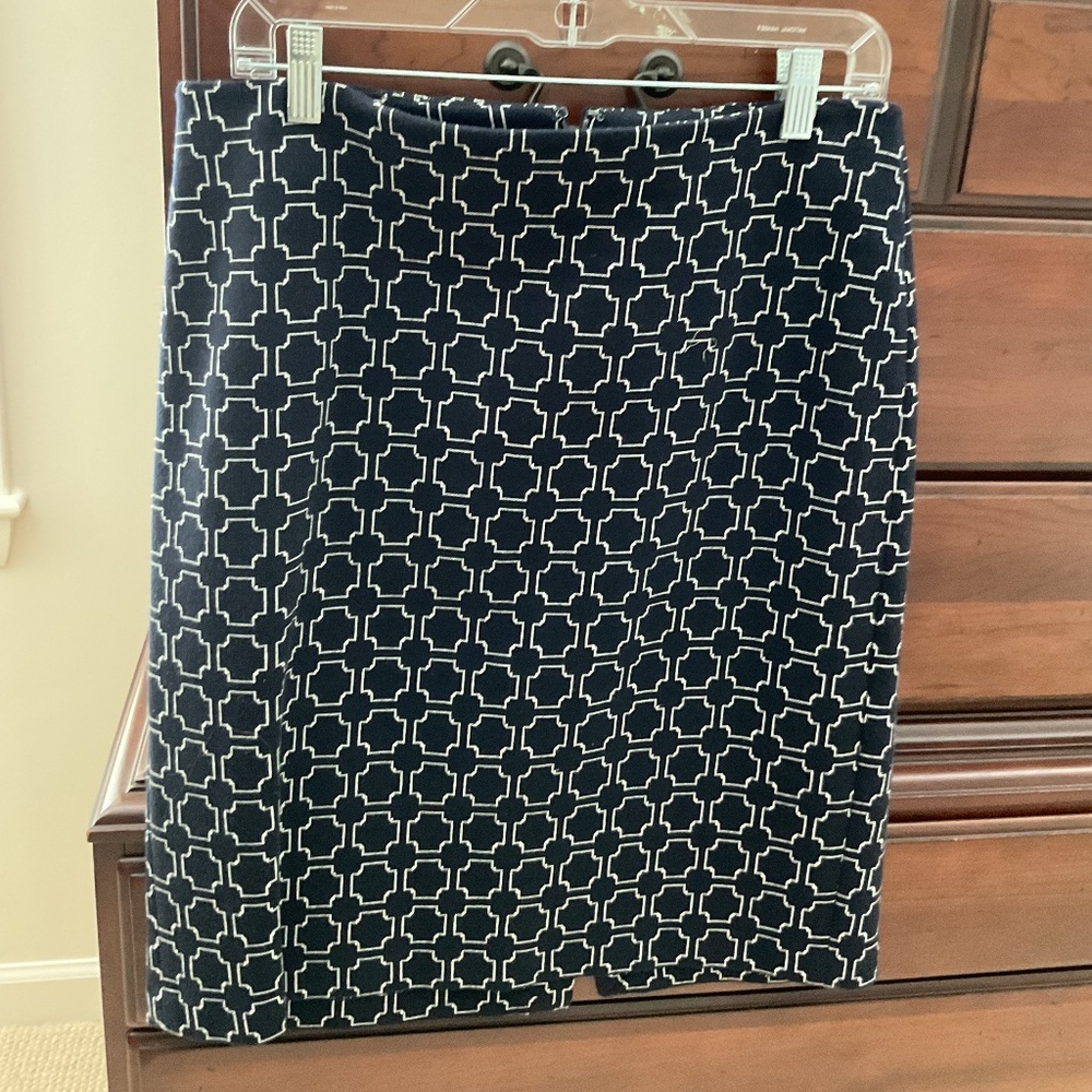 Talbots navy and white skirt